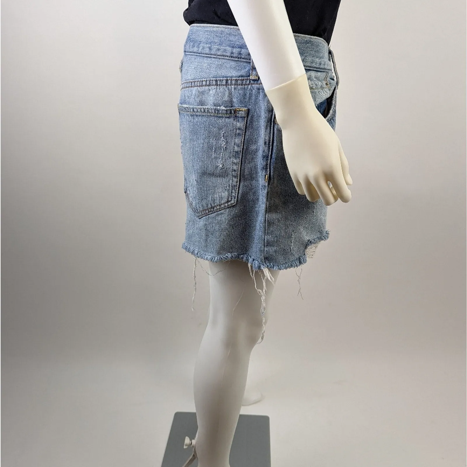Free People Denim Distressed Cut Off Shorts 31
