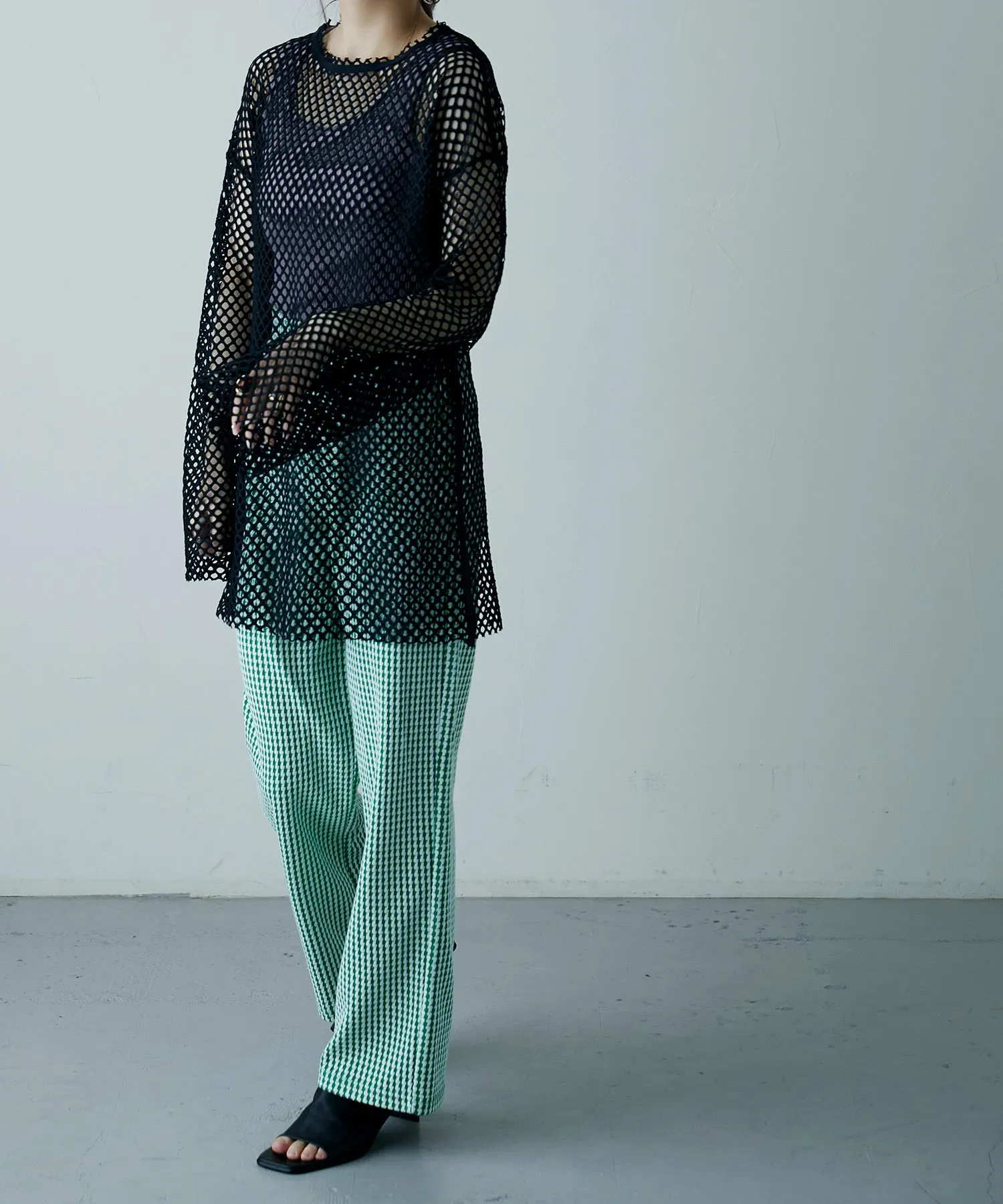 Mesh knit pull over