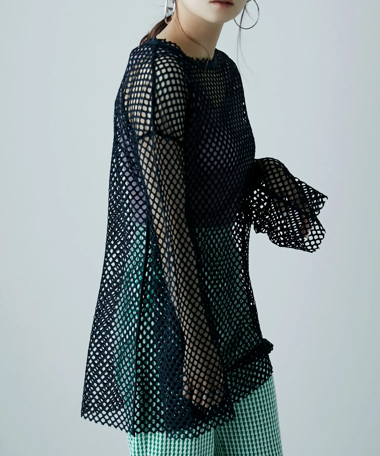 Mesh knit pull over