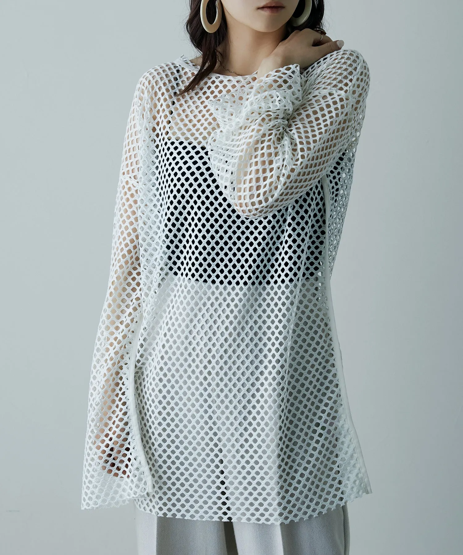 Mesh knit pull over