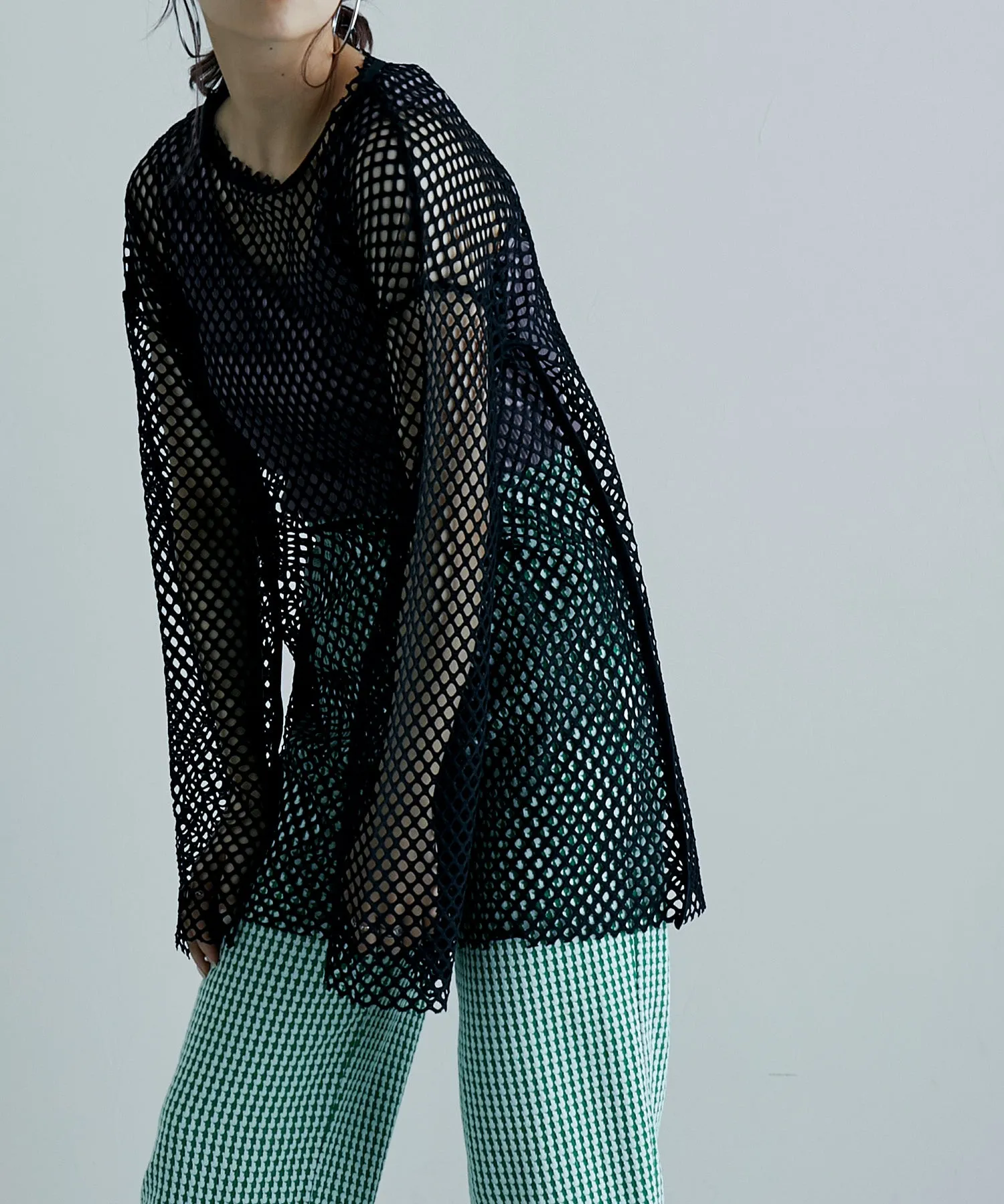 Mesh knit pull over