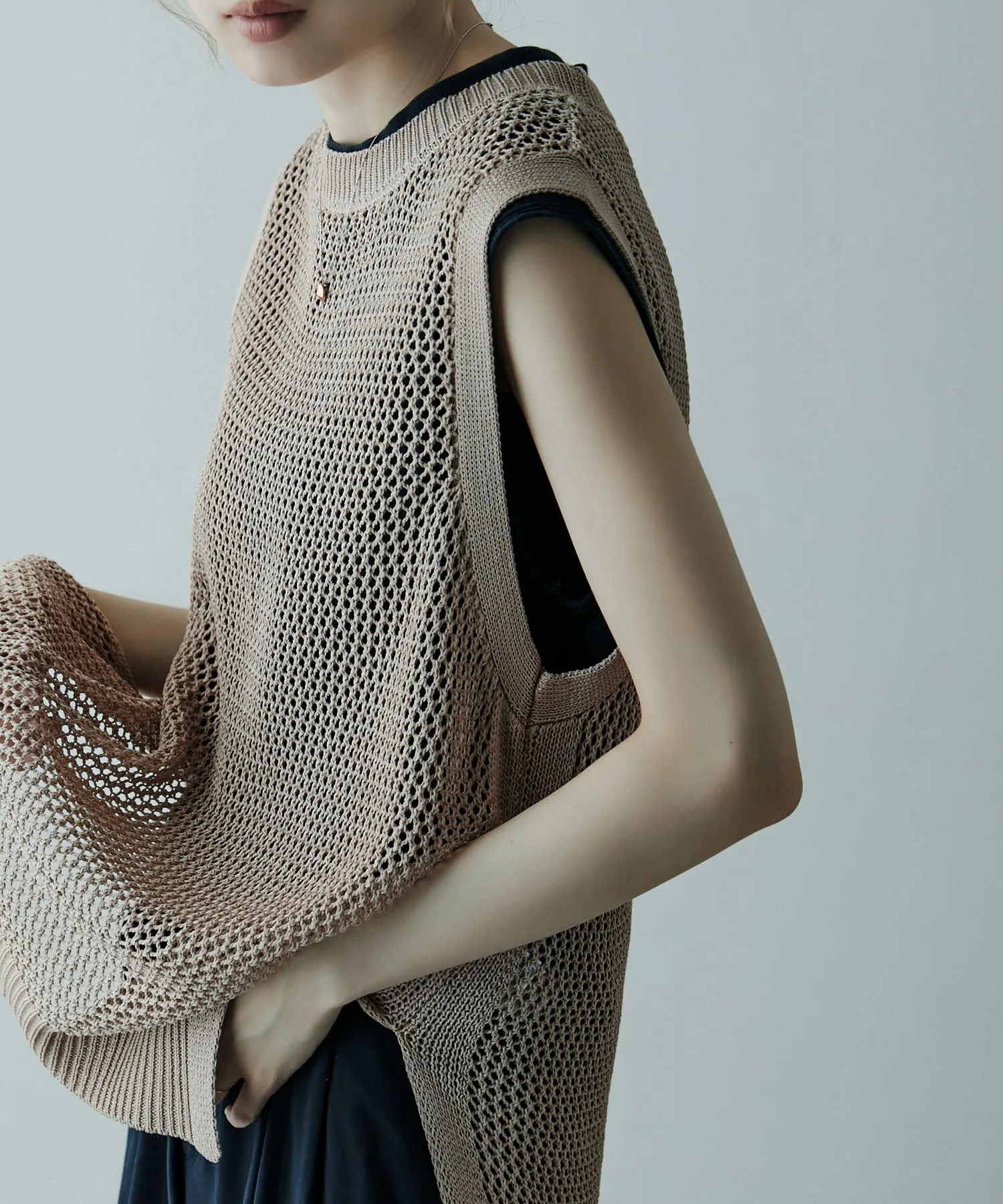Mesh knit vest