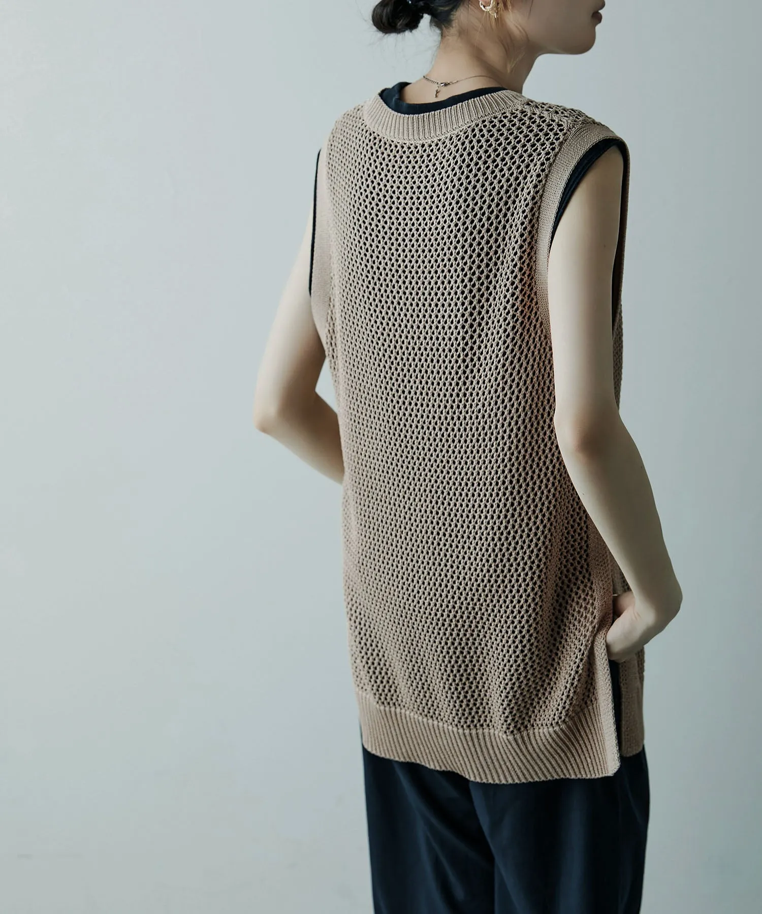 Mesh knit vest