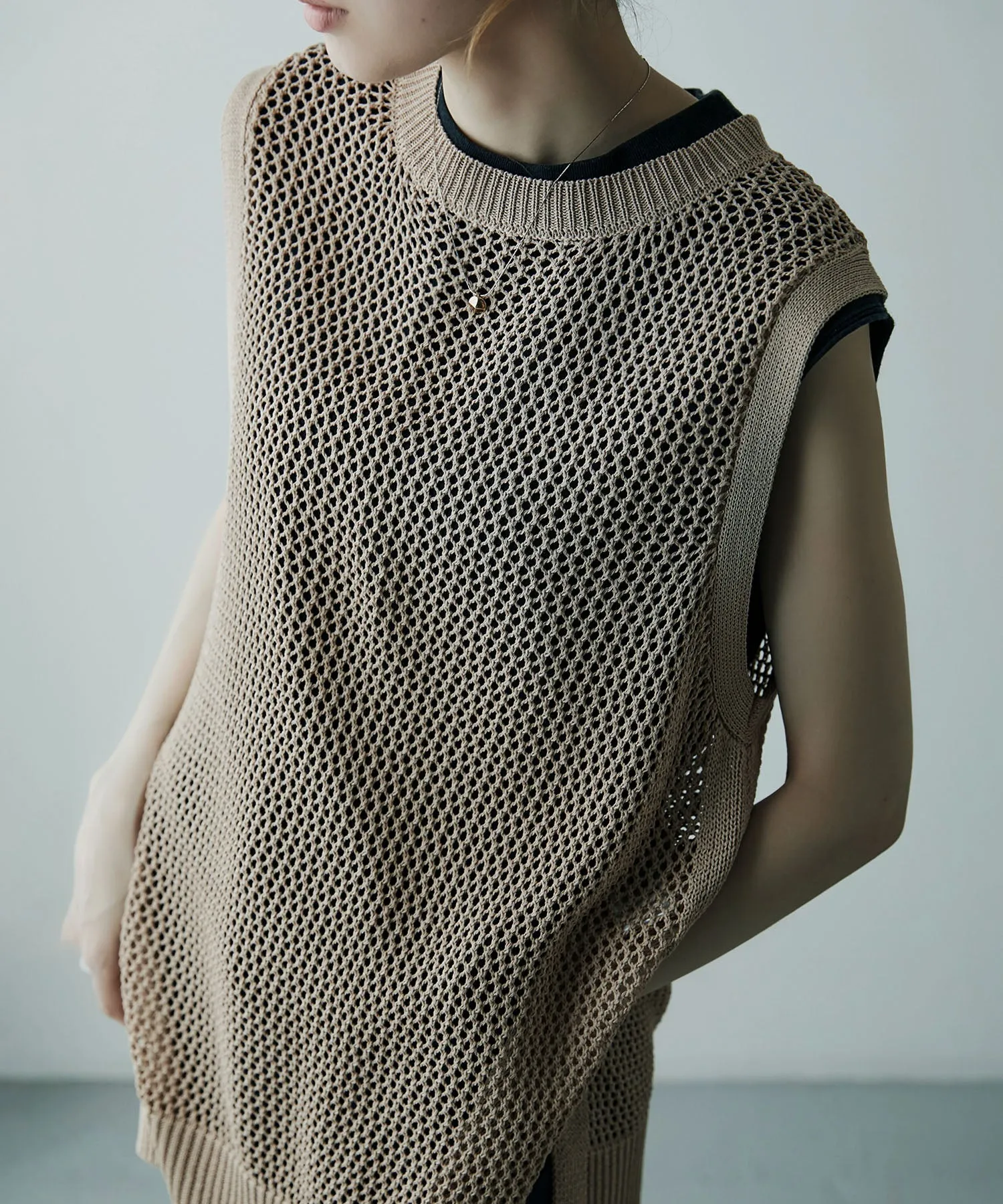 Mesh knit vest